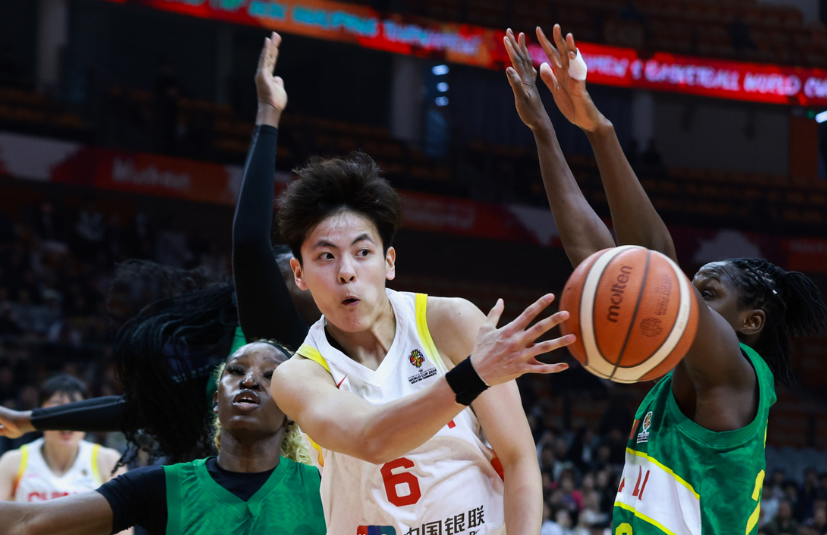 kaiyun-女篮队长首秀！杨舒予14+5+7扮攻传核心 7助攻全场最高