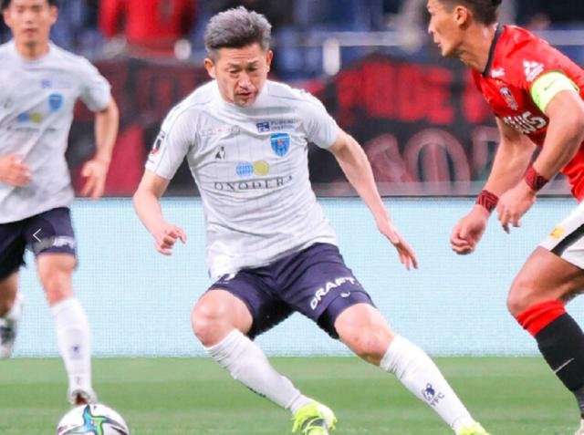 开云体育官网-活化石！54岁12天高龄 三浦知良再次刷新J联赛纪录